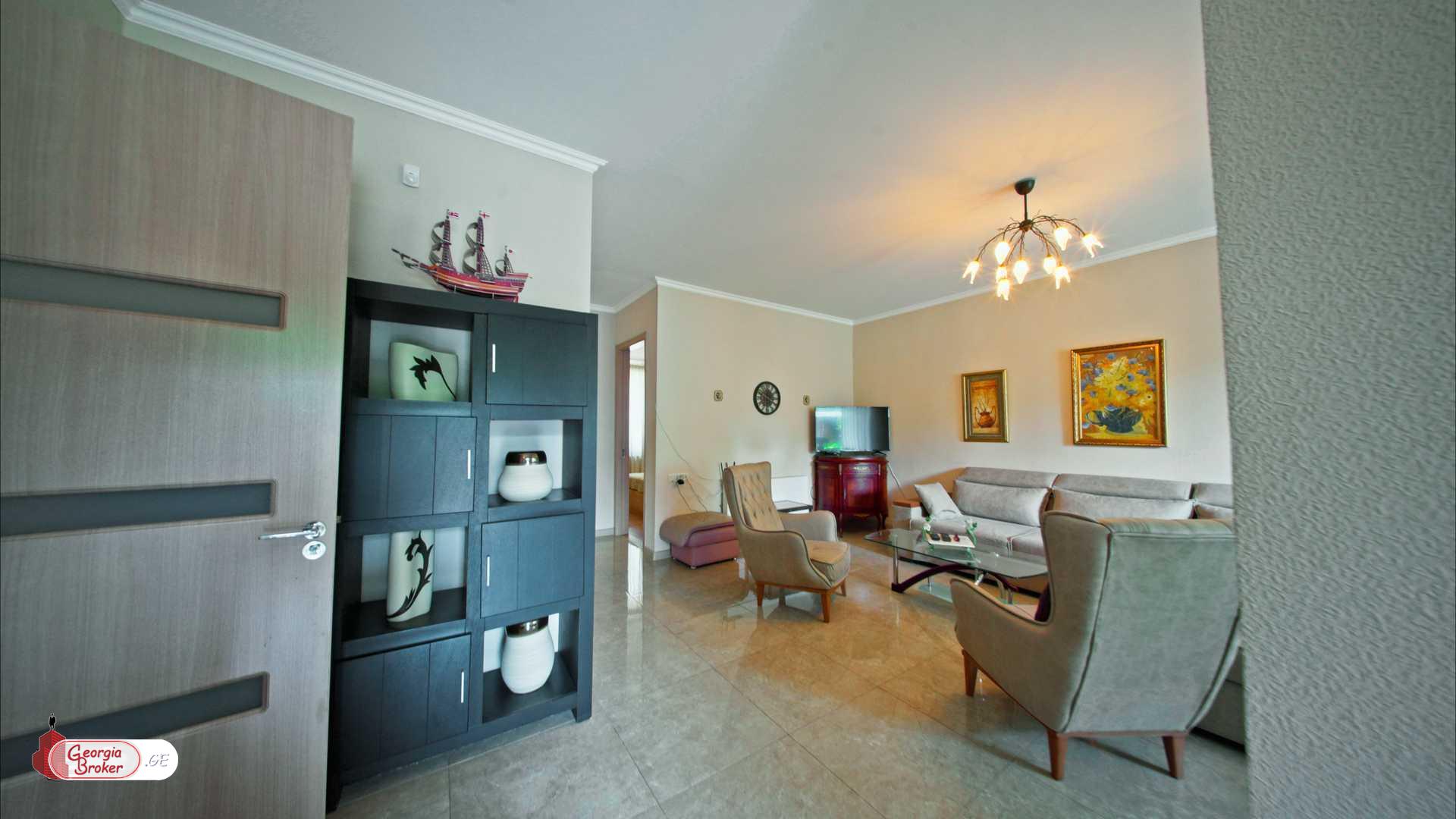 იყიდება ახალი გარემონტებული 5 ოთახიანი სახლი