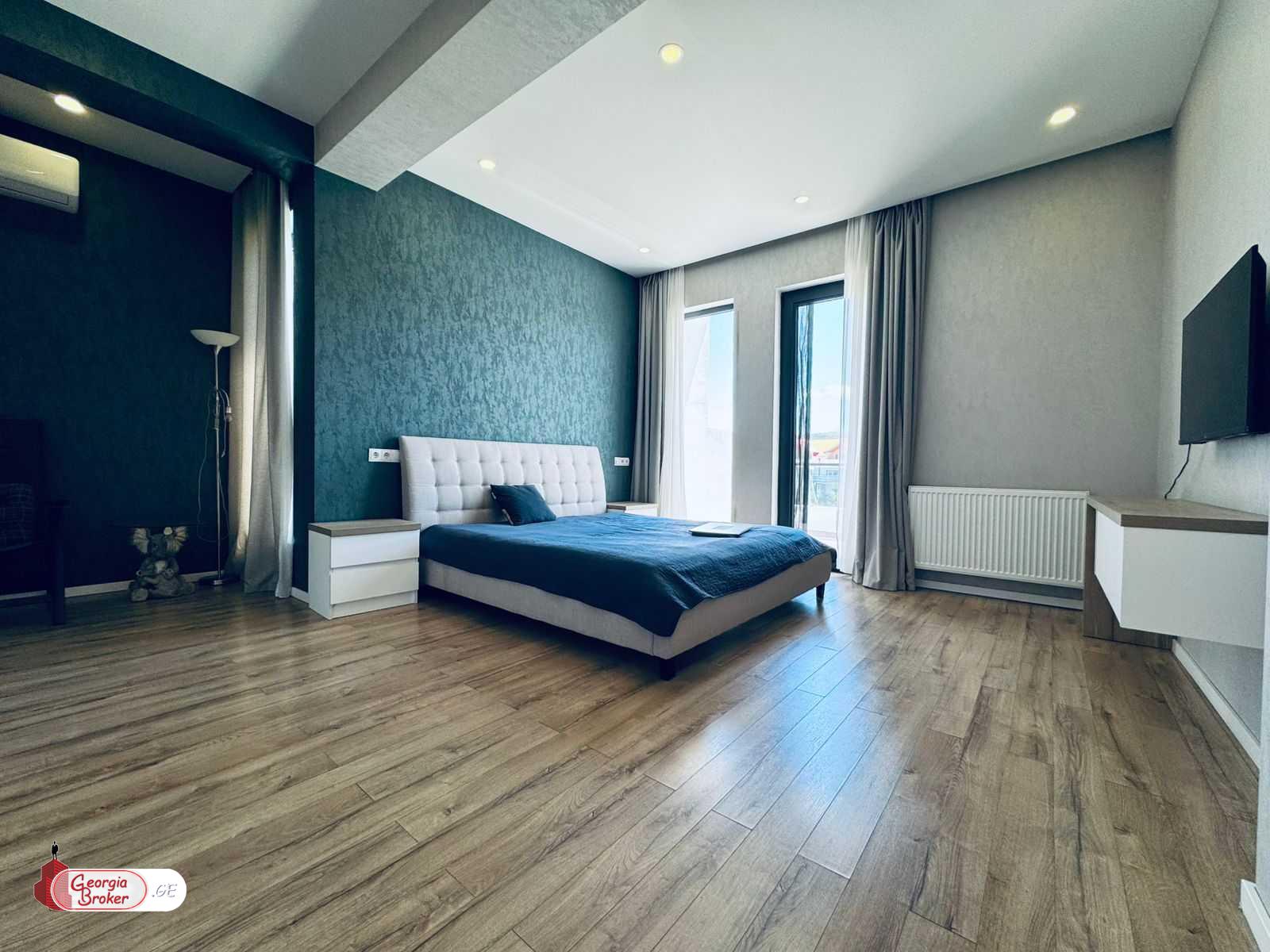 იყიდება ახალი გარემონტებული 5 ოთახიანი სახლი