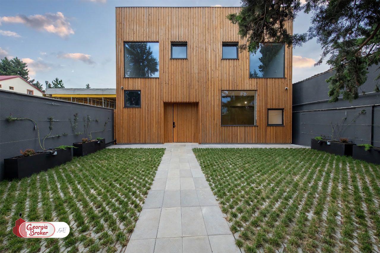 იყიდება ახალი გარემონტებული 7 ოთახიანი სახლი