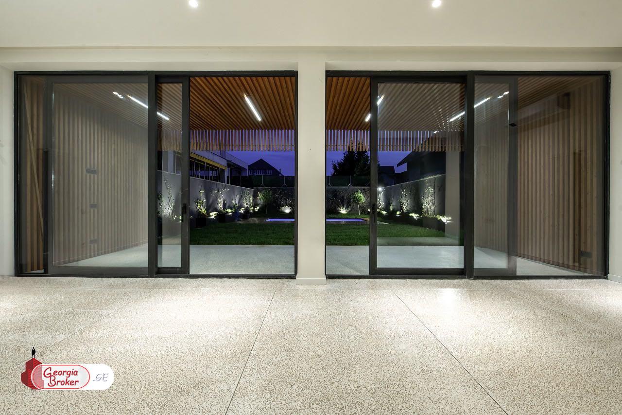 იყიდება ახალი გარემონტებული 7 ოთახიანი სახლი