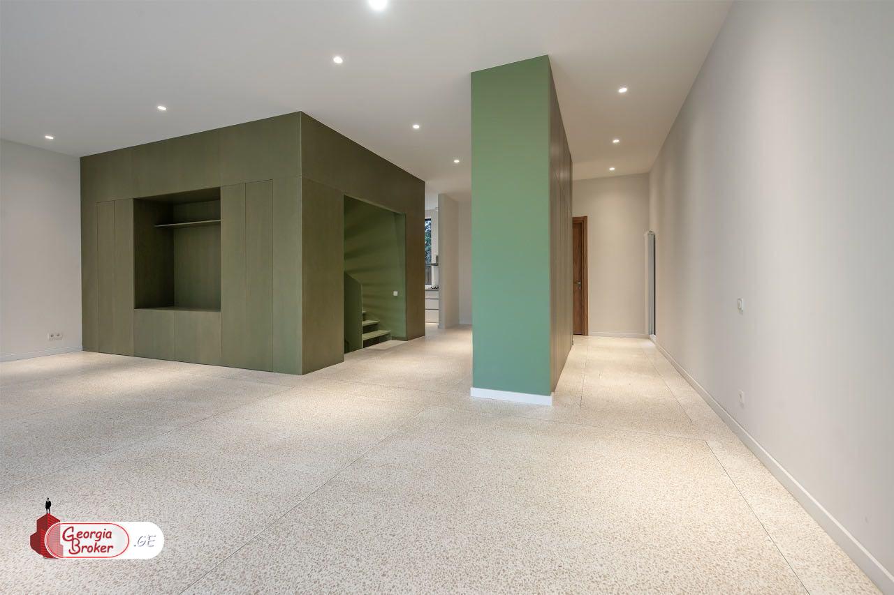 იყიდება ახალი გარემონტებული 7 ოთახიანი სახლი