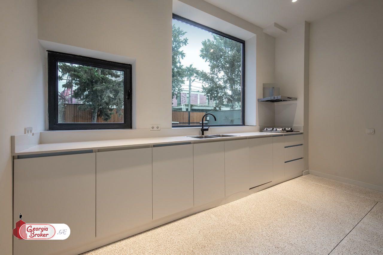 იყიდება ახალი გარემონტებული 7 ოთახიანი სახლი