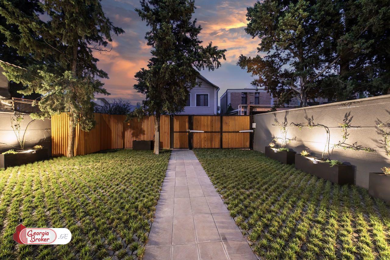 იყიდება ახალი გარემონტებული 7 ოთახიანი სახლი