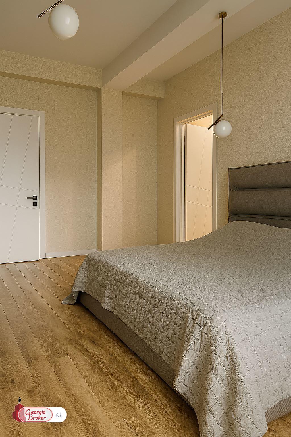 იყიდება ახალი გარემონტებული 8 ოთახიანი სახლი