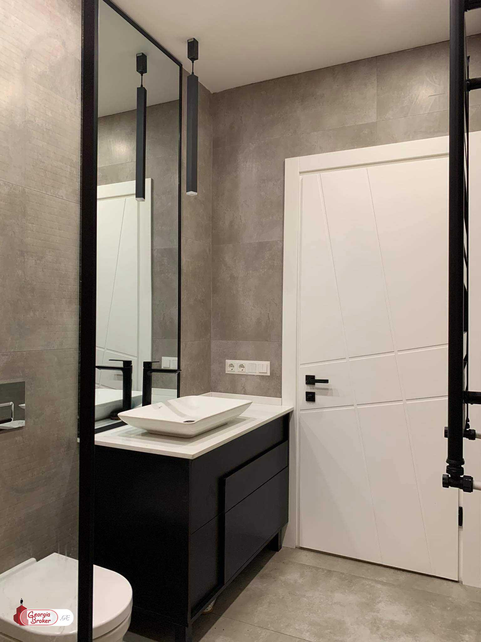 იყიდება ახალი გარემონტებული 8 ოთახიანი სახლი