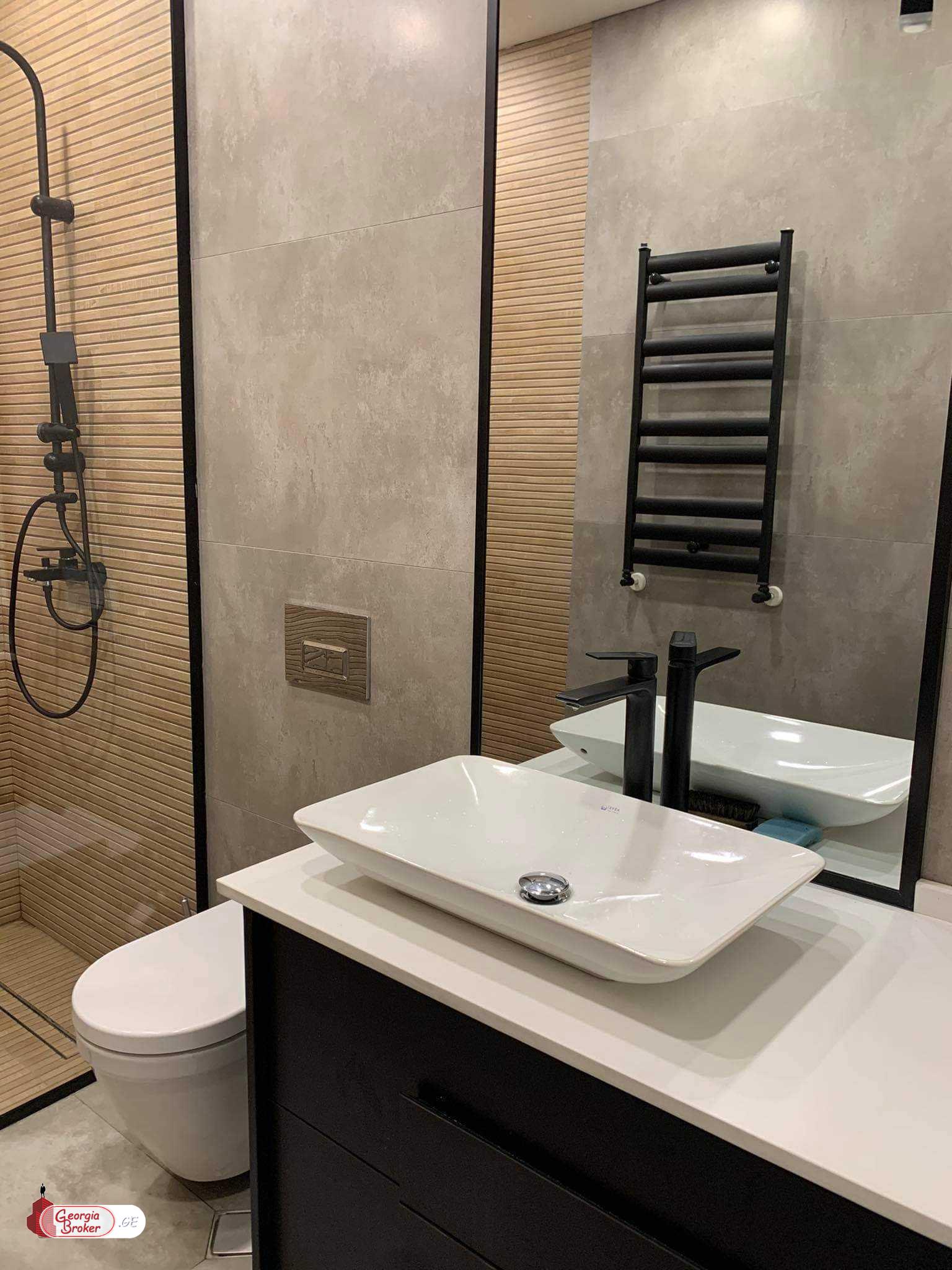 იყიდება ახალი გარემონტებული 8 ოთახიანი სახლი