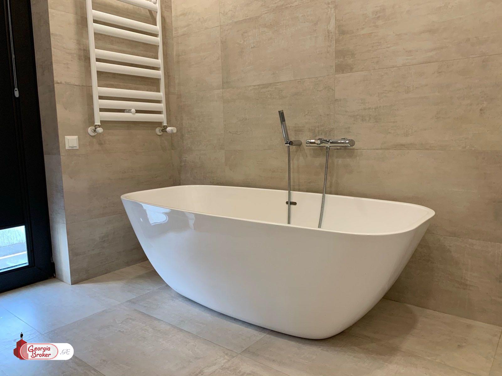 იყიდება ახალი გარემონტებული 8 ოთახიანი სახლი