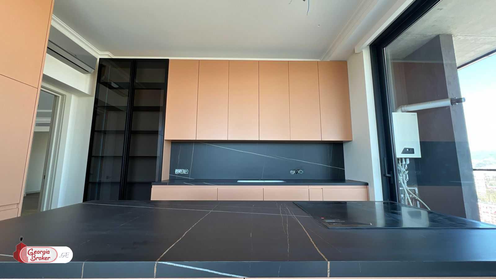 იყიდება ახალი გარემონტებული 5 ოთახიანი ბინა