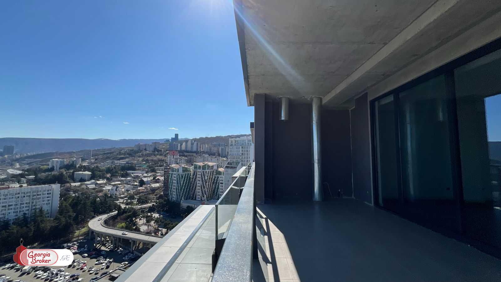 იყიდება ახალი გარემონტებული 5 ოთახიანი ბინა