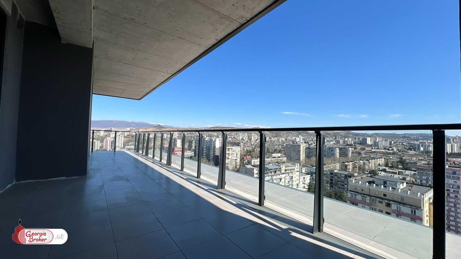 იყიდება ახალი გარემონტებული 5 ოთახიანი ბინა