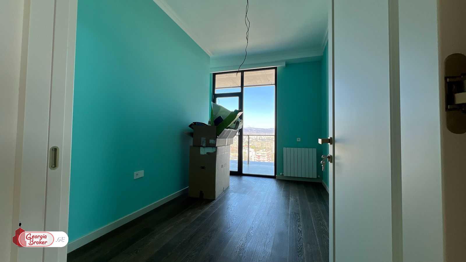 იყიდება ახალი გარემონტებული 5 ოთახიანი ბინა