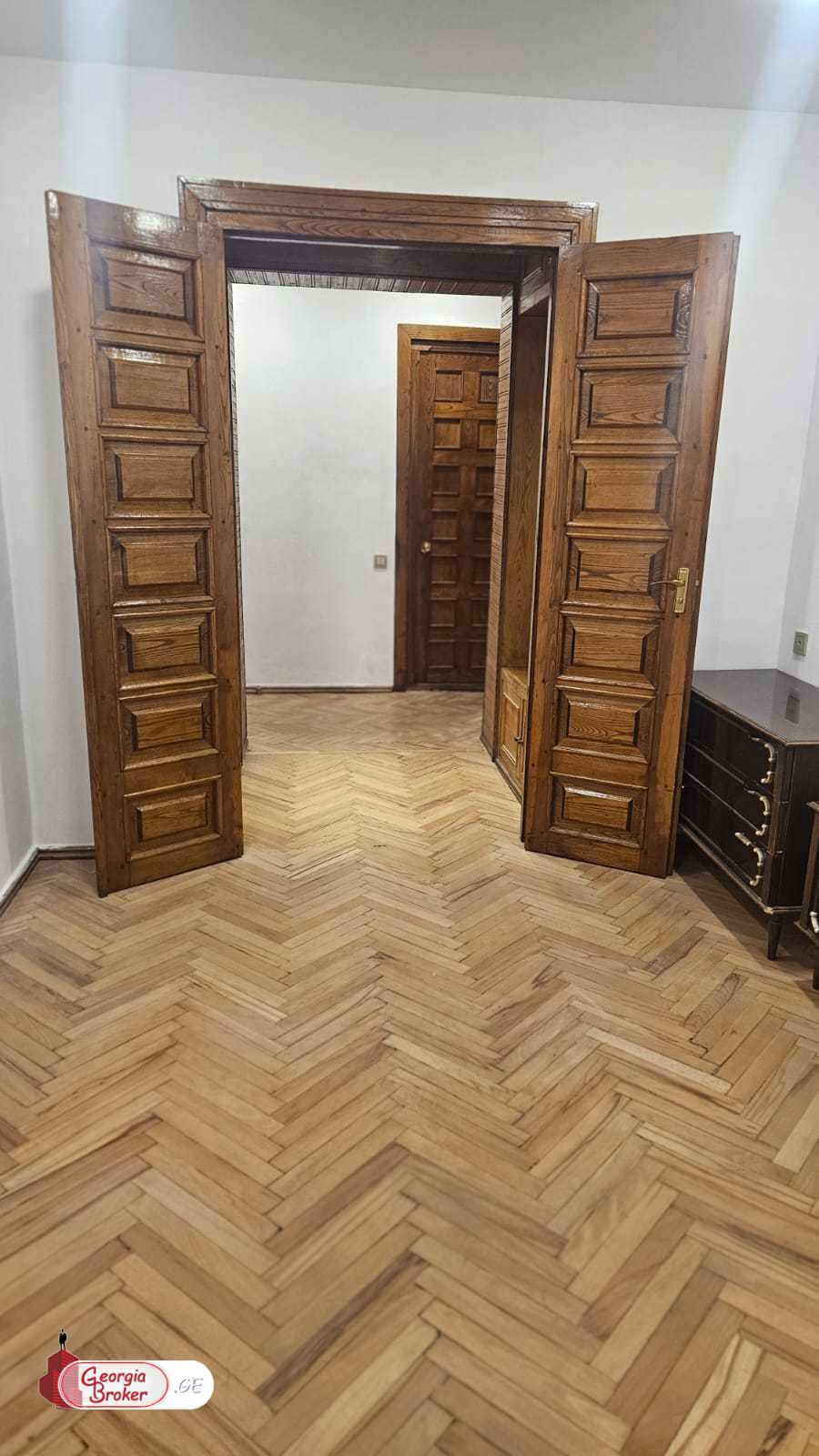 продается квартира с новым ремонтом 3-комнаты