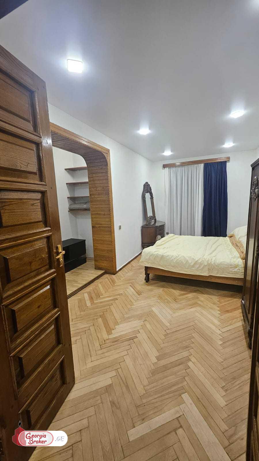 продается квартира с новым ремонтом 3-комнаты