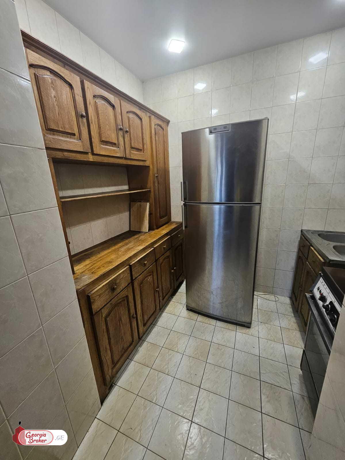 продается квартира с новым ремонтом 3-комнаты