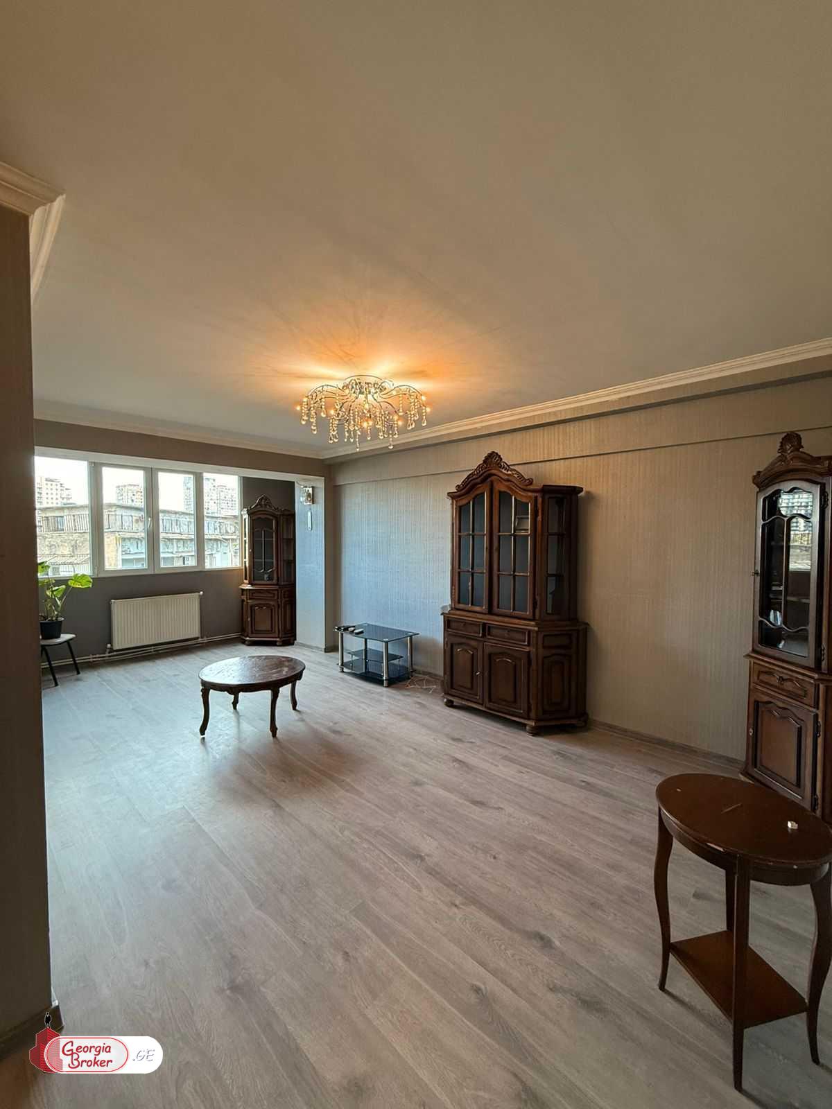 იყიდება ახალი გარემონტებული 4 ოთახიანი ბინა