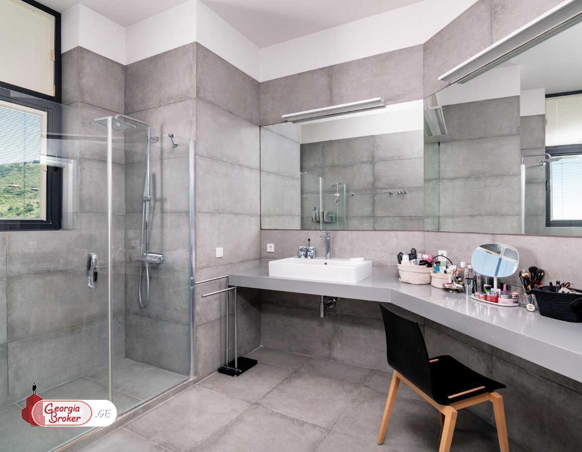 nearly repaired 8-room apartment for sale