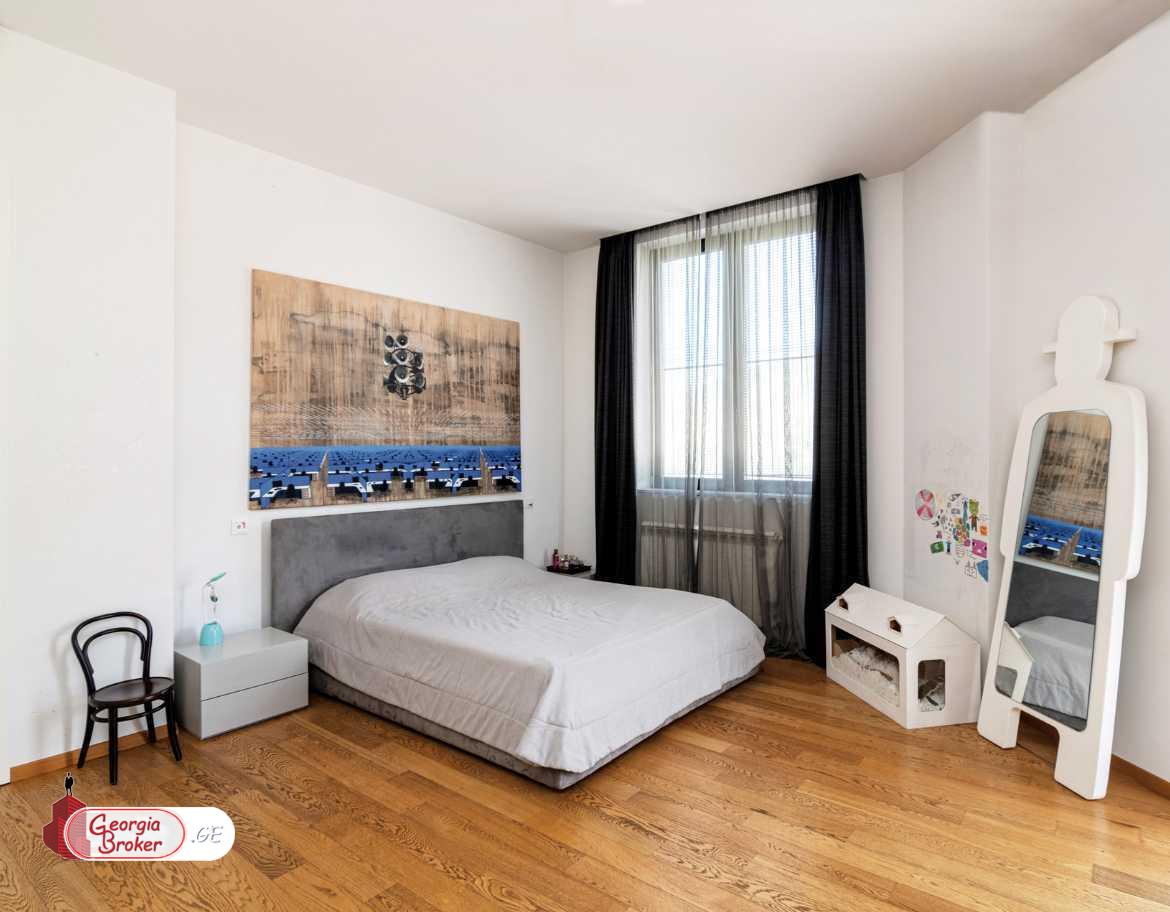 nearly repaired 8-room apartment for sale