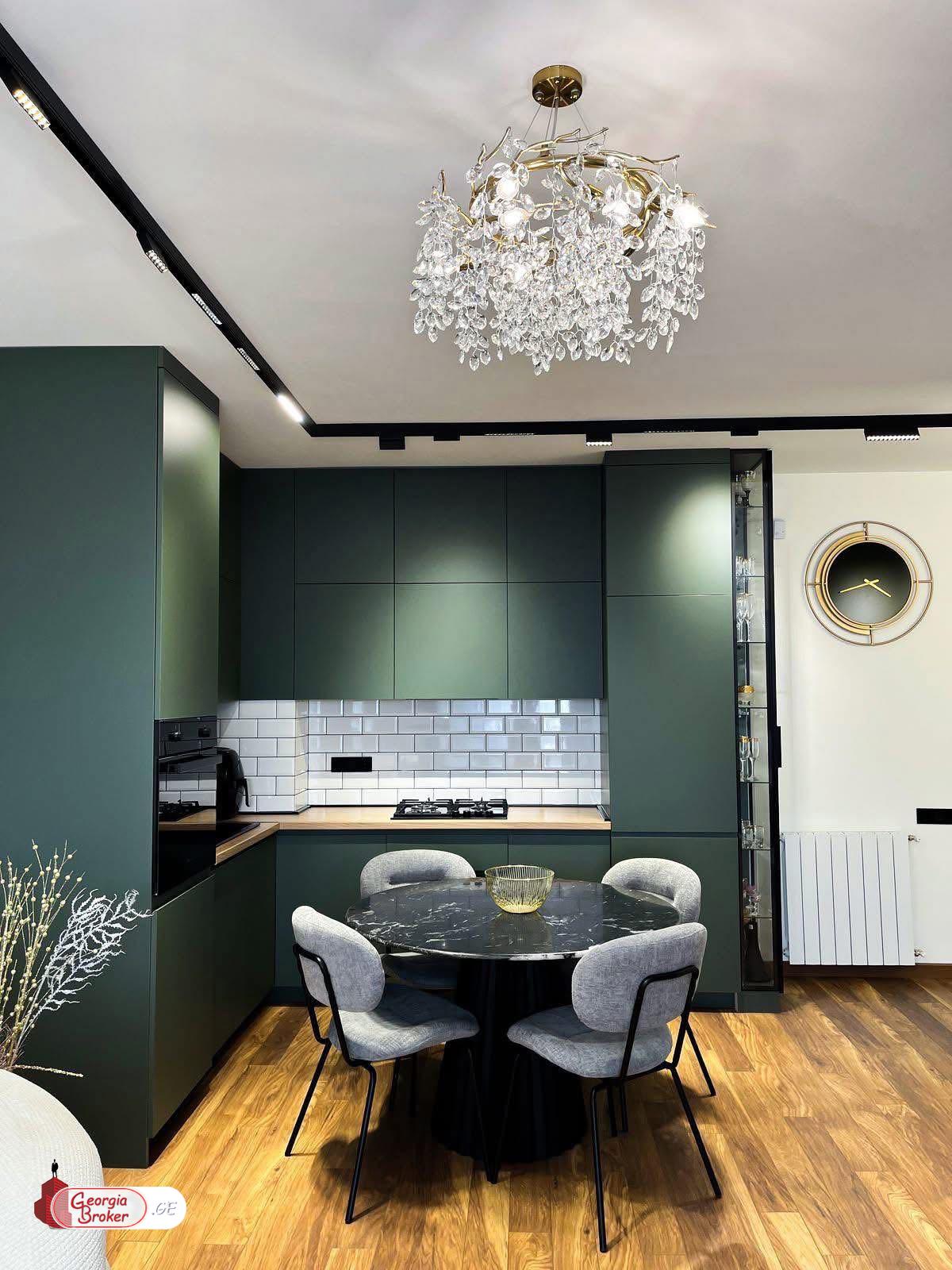 продается квартира с новым ремонтом 3-комнаты