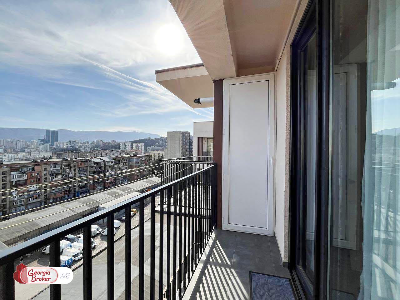 продается квартира с новым ремонтом 3-комнаты