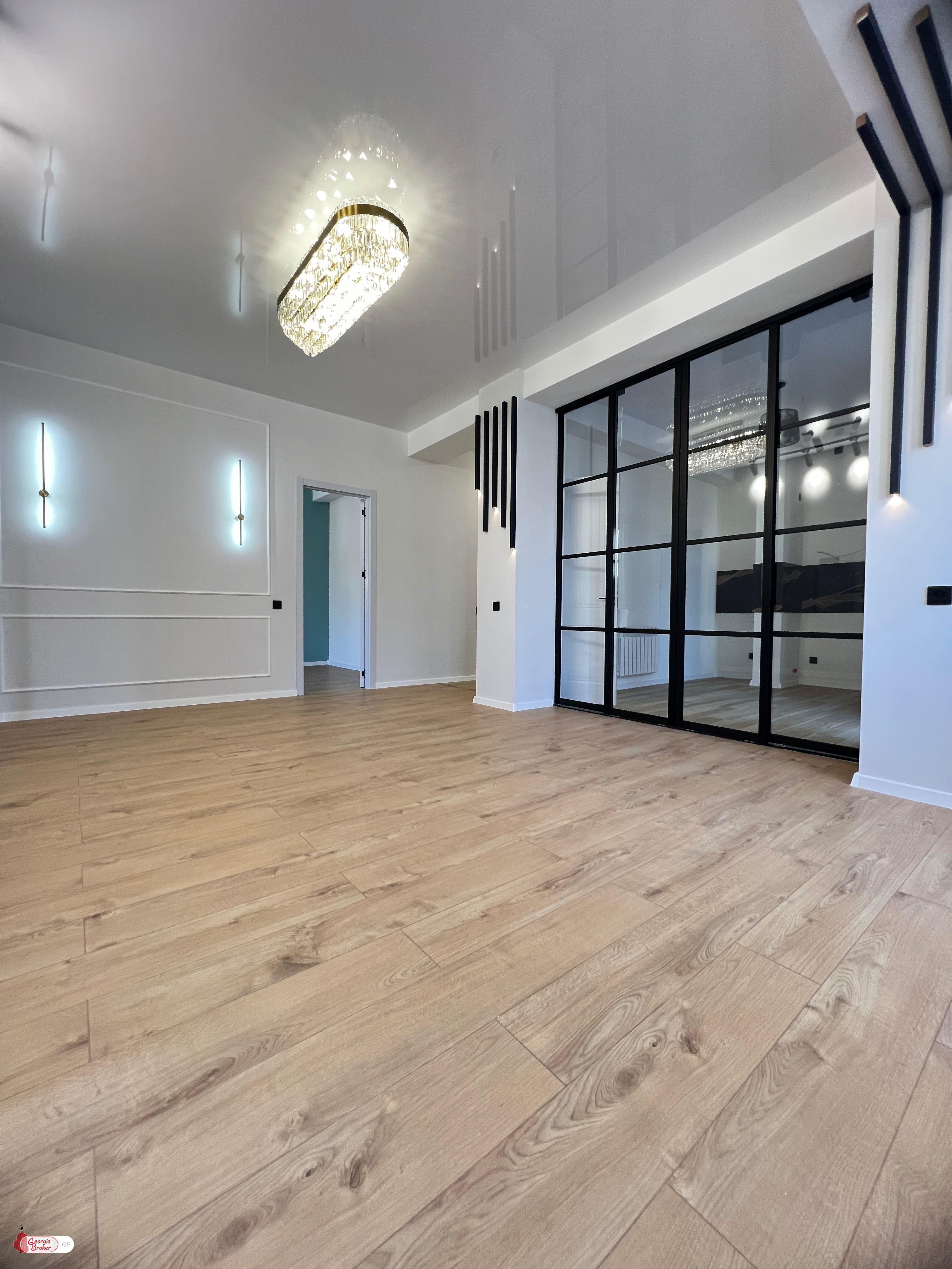 იყიდება ახალი გარემონტებული 4 ოთახიანი ბინა