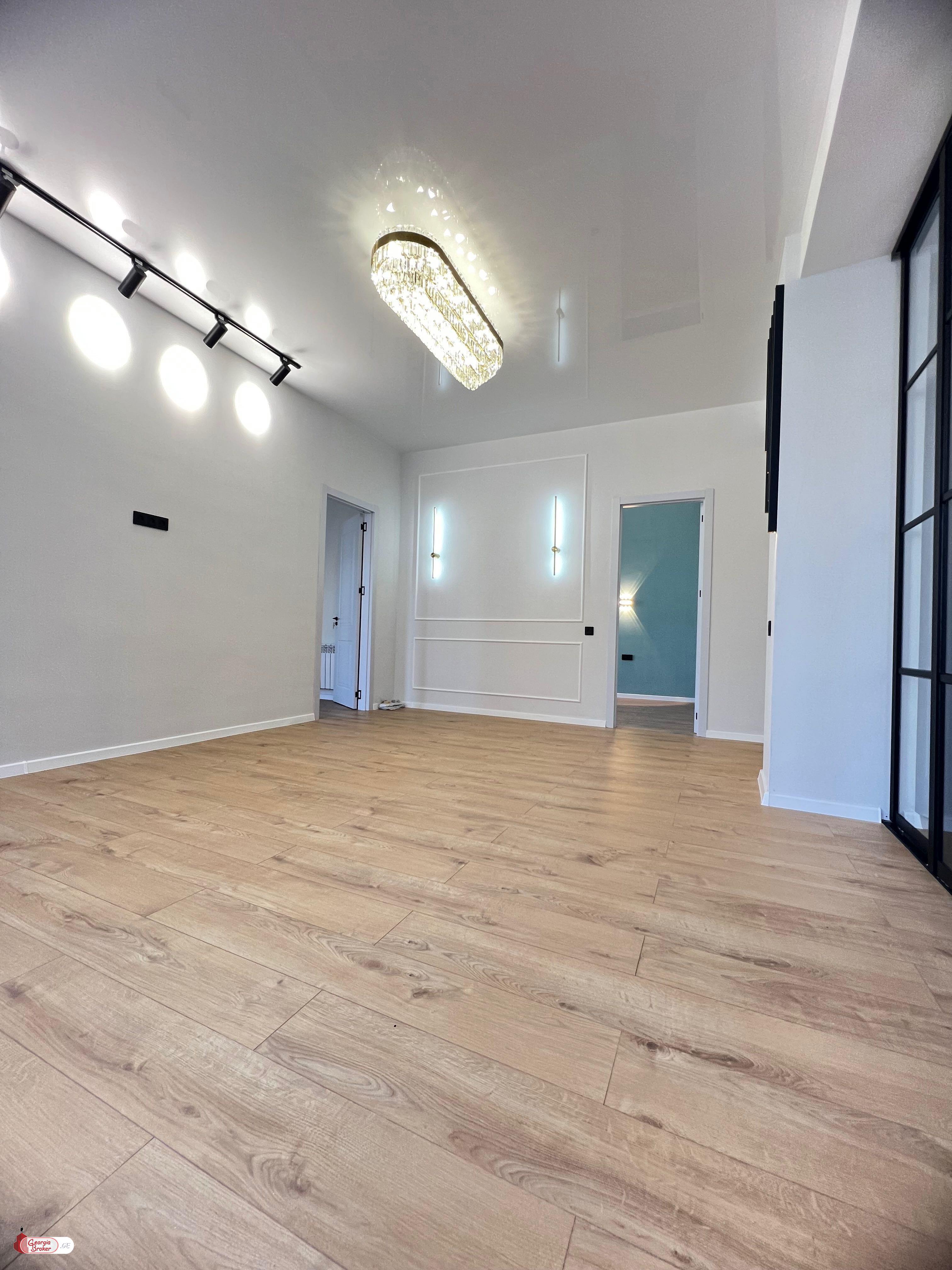 იყიდება ახალი გარემონტებული 4 ოთახიანი ბინა