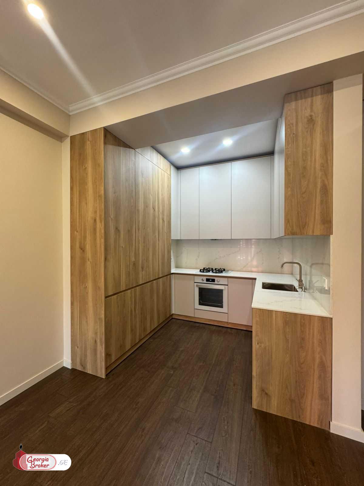 იყიდება ახალი გარემონტებული 2 ოთახიანი ბინა