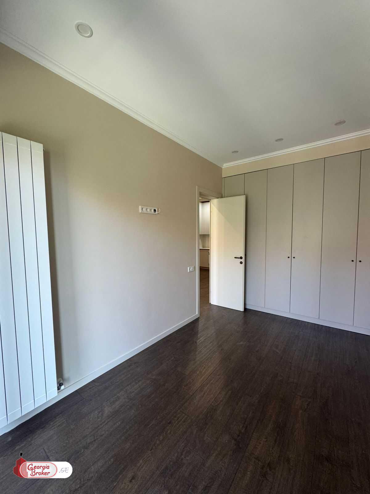 იყიდება ახალი გარემონტებული 2 ოთახიანი ბინა