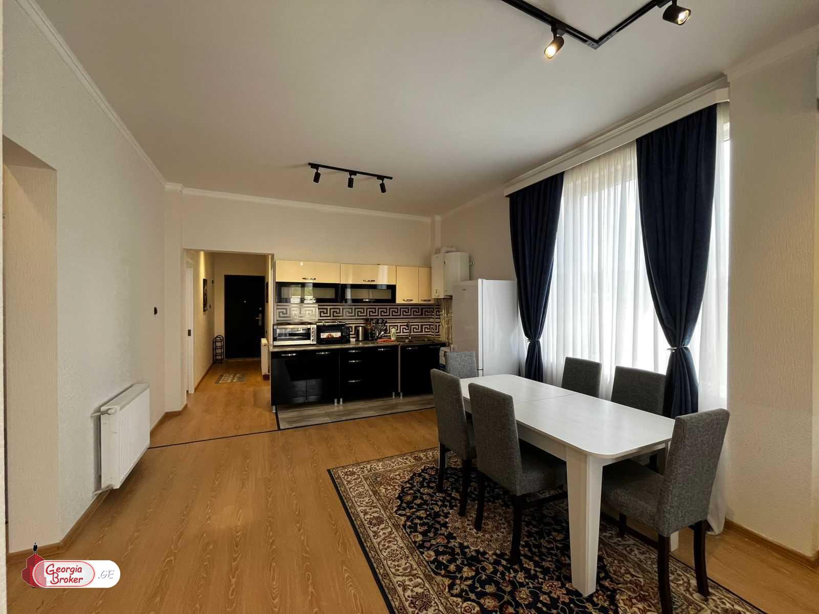 продается дом с новым ремонтом 4-комнаты