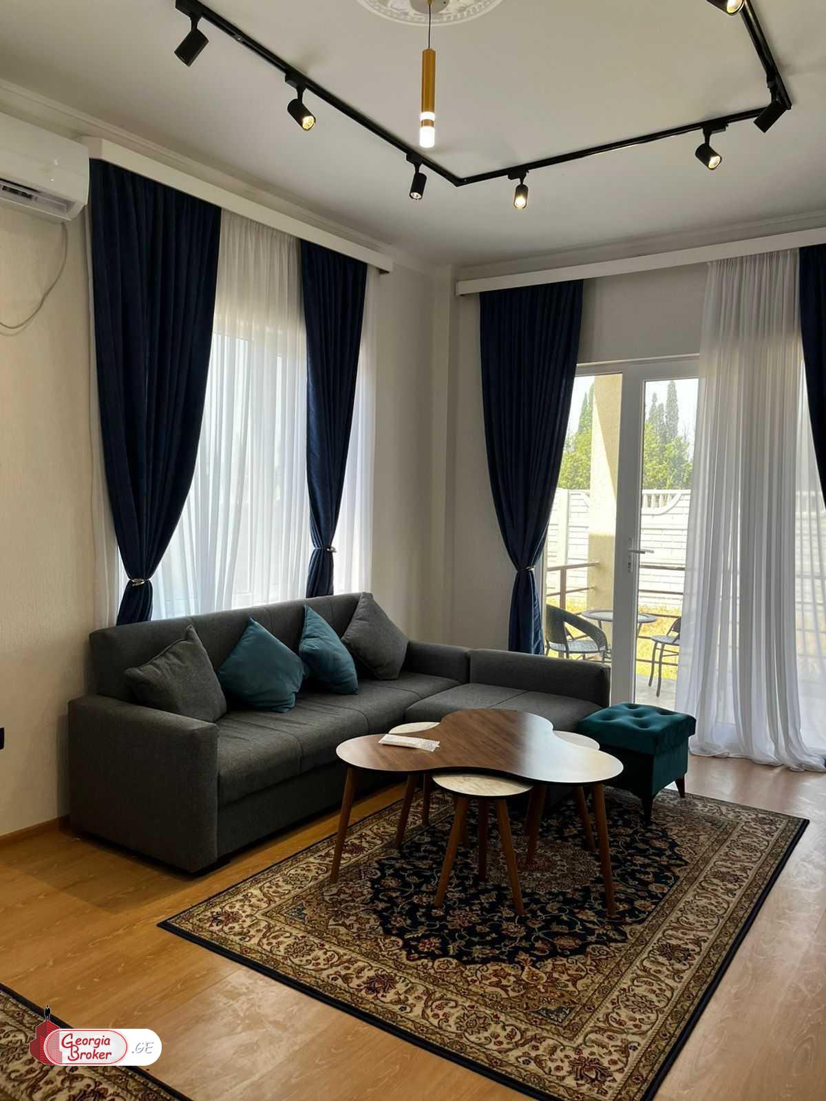 продается дом с новым ремонтом 4-комнаты