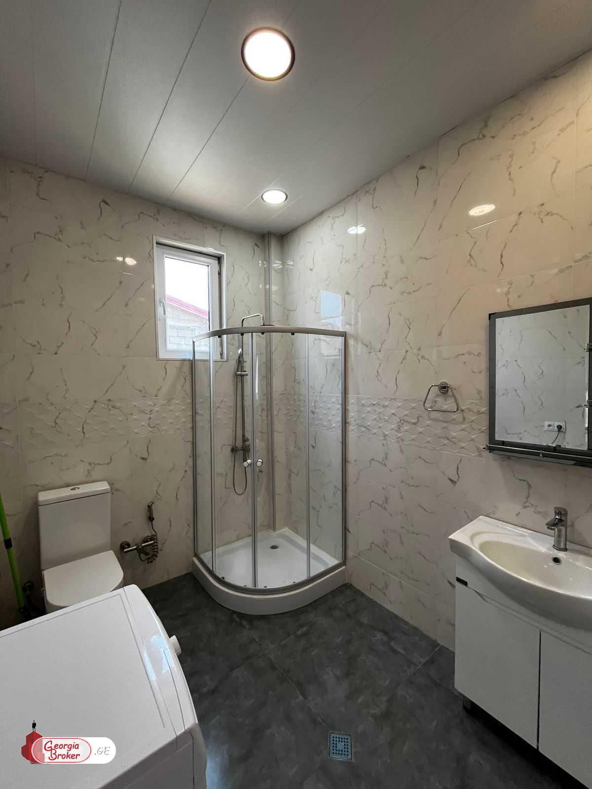 продается дом с новым ремонтом 4-комнаты