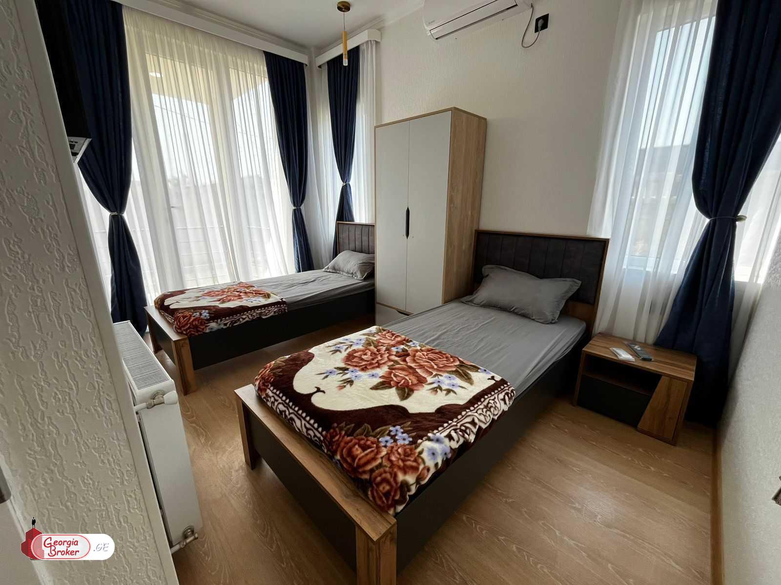 продается дом с новым ремонтом 4-комнаты