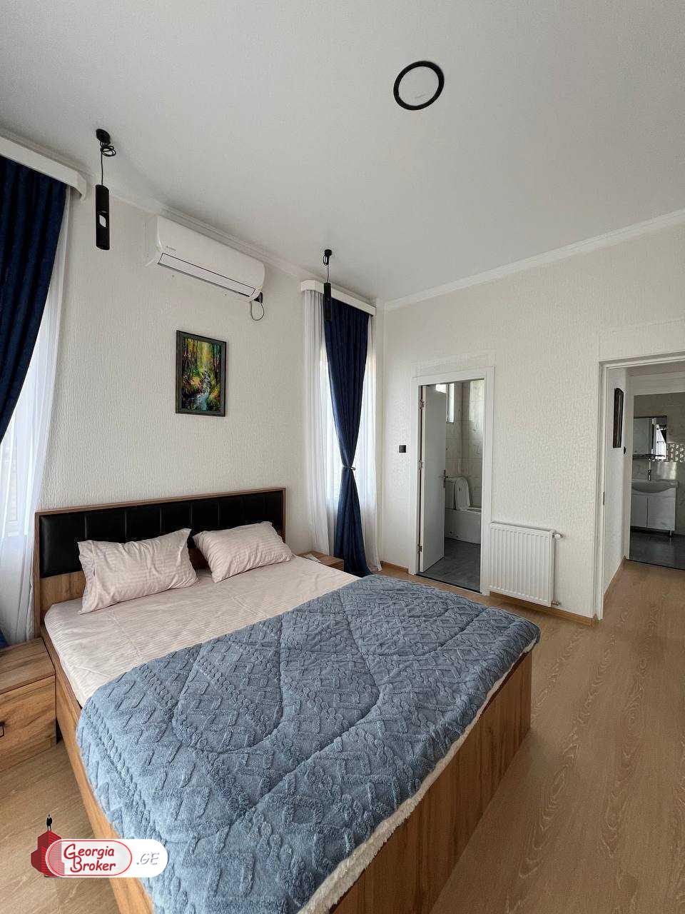 продается дом с новым ремонтом 4-комнаты