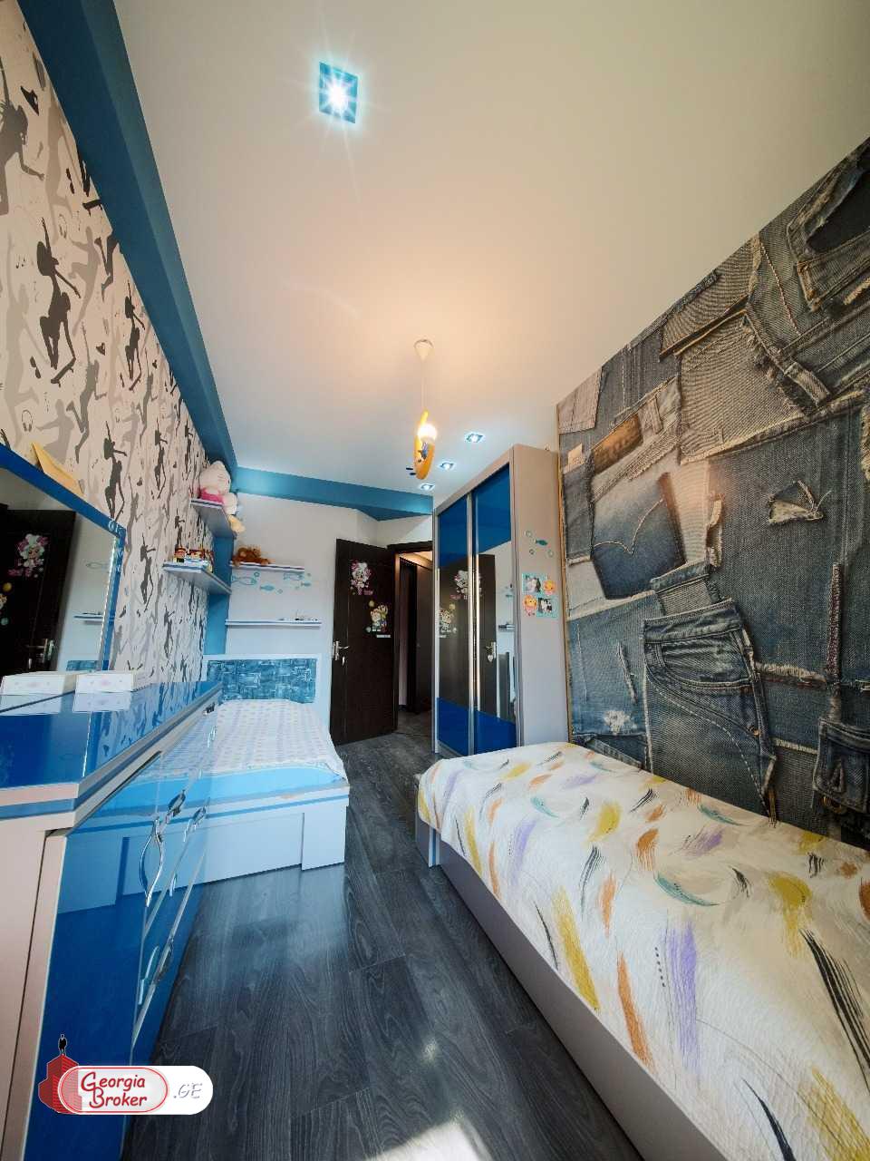 продается квартира с новым ремонтом 4-комнаты