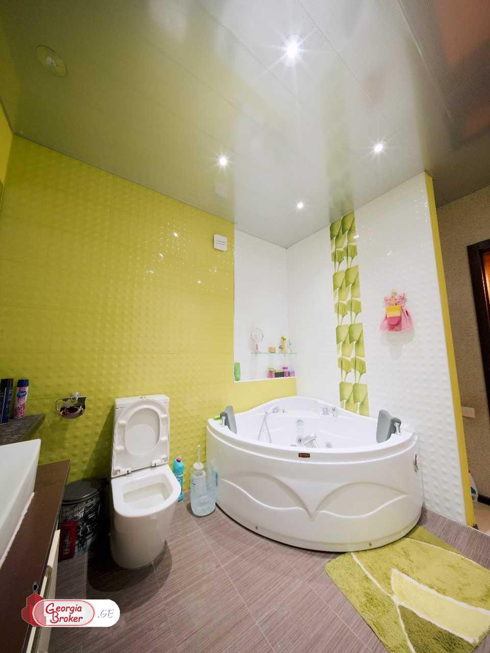 продается квартира с новым ремонтом 4-комнаты