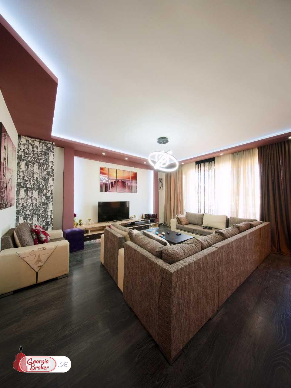 продается квартира с новым ремонтом 4-комнаты