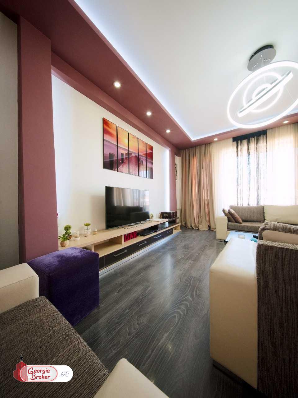 продается квартира с новым ремонтом 4-комнаты