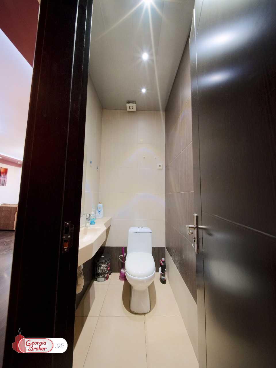 продается квартира с новым ремонтом 4-комнаты