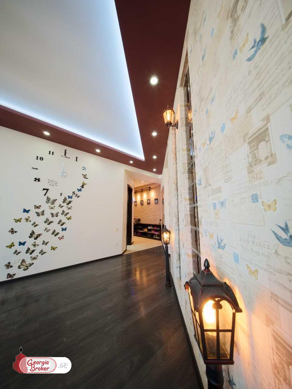 продается квартира с новым ремонтом 4-комнаты