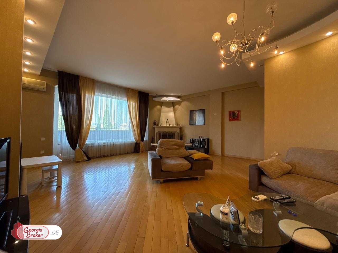 продается квартира с новым ремонтом 5-комнат