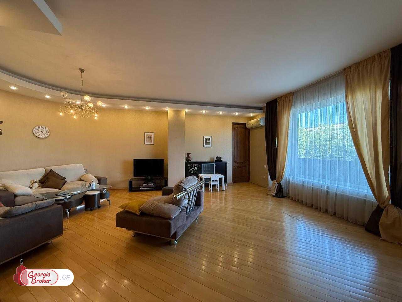 продается квартира с новым ремонтом 5-комнат