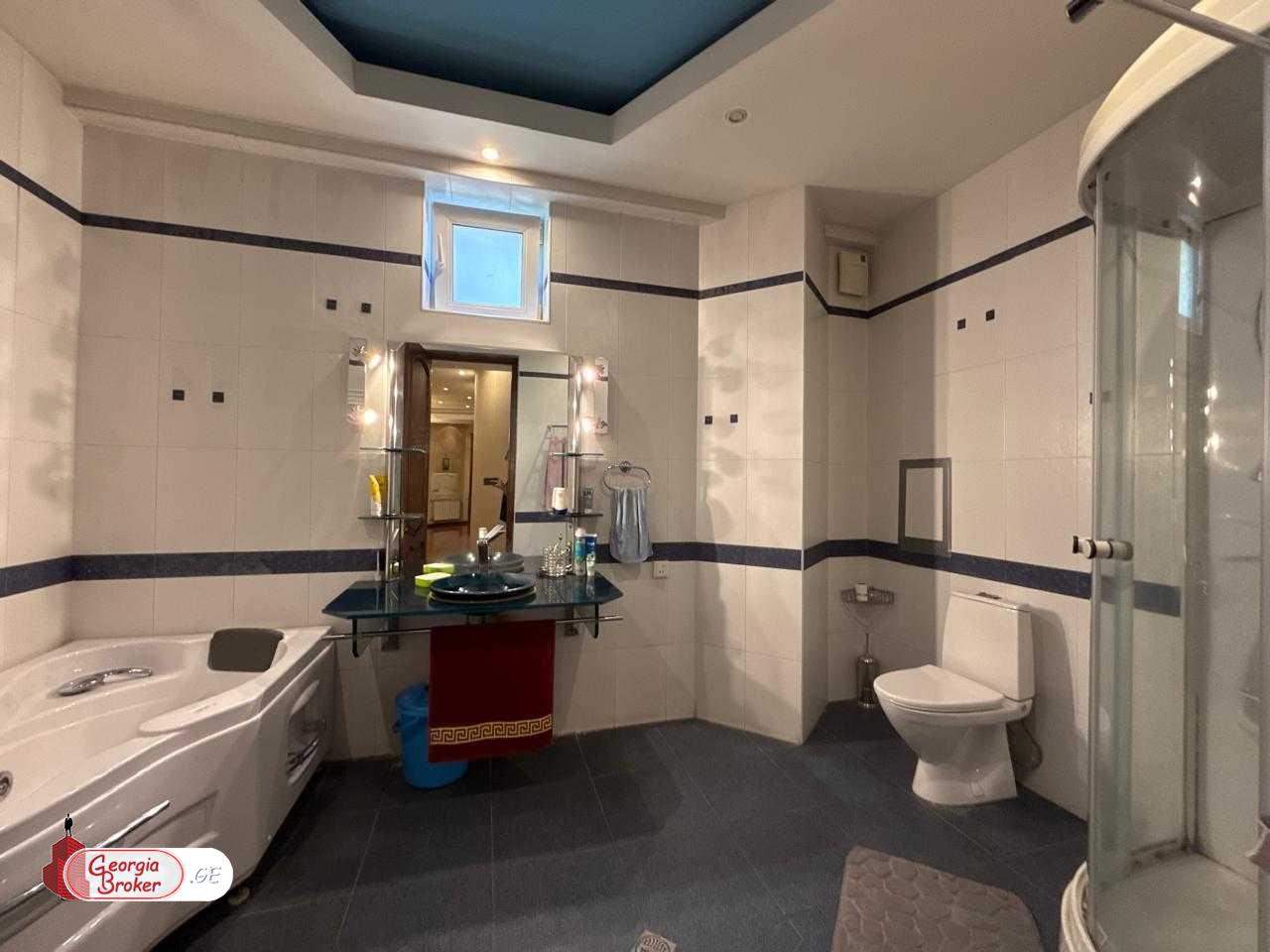 продается квартира с новым ремонтом 5-комнат