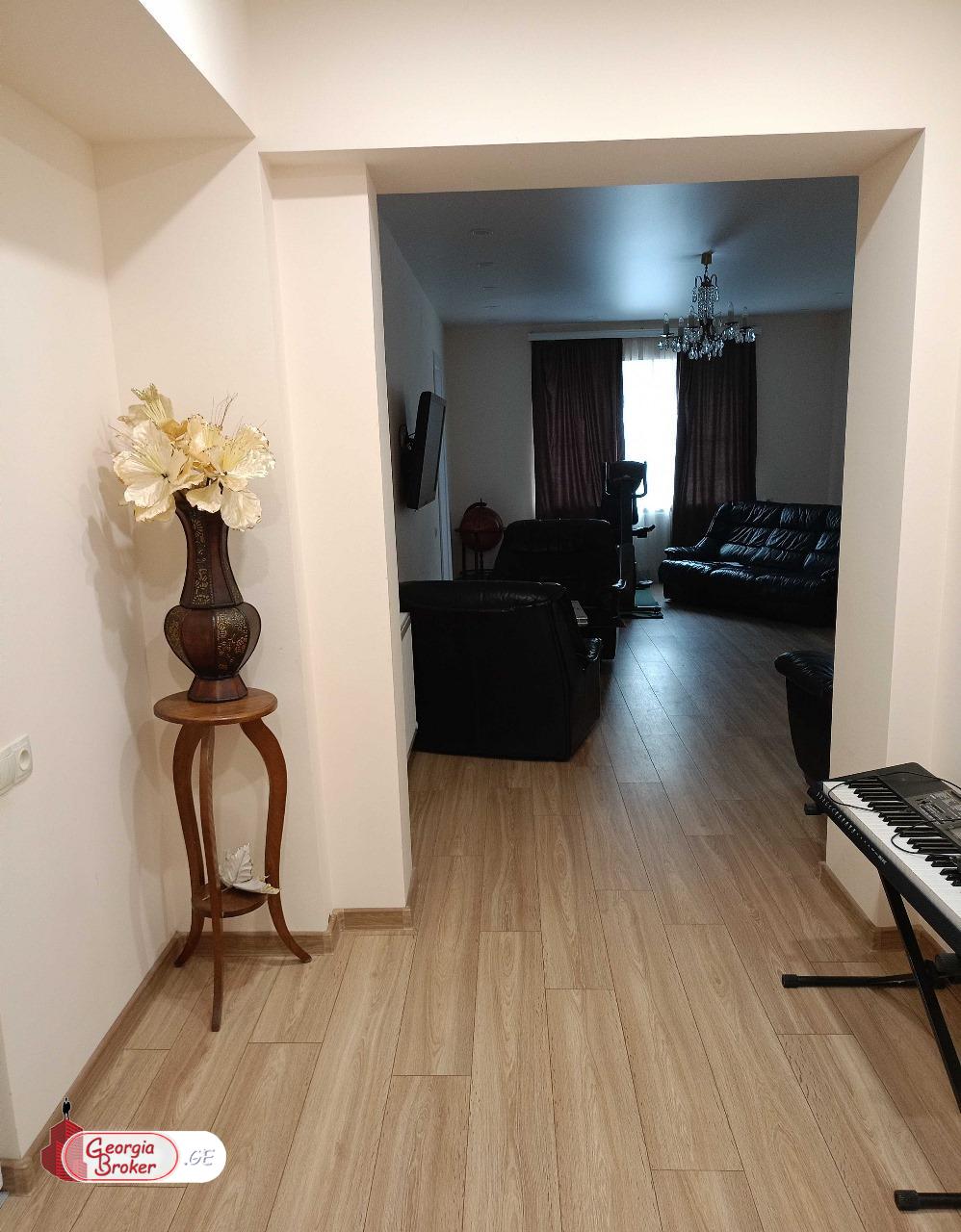 იყიდება ახალი გარემონტებული 3 ოთახიანი ბინა