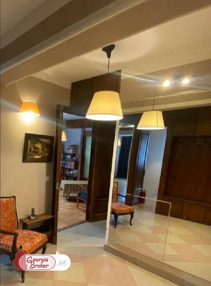 იყიდება ახალი გარემონტებული 2 ოთახიანი ბინა