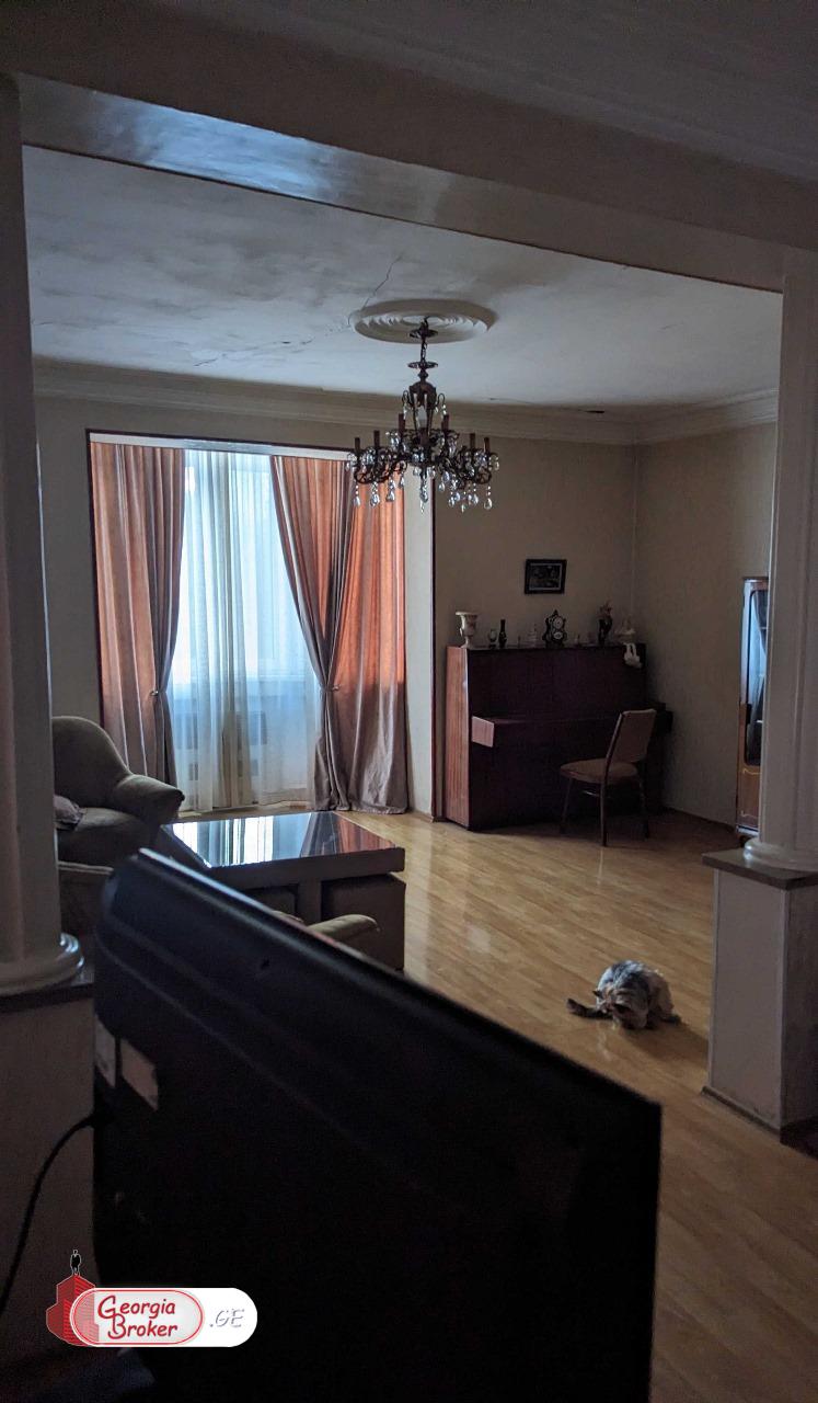 იყიდება ახალი გარემონტებული 3 ოთახიანი ბინა