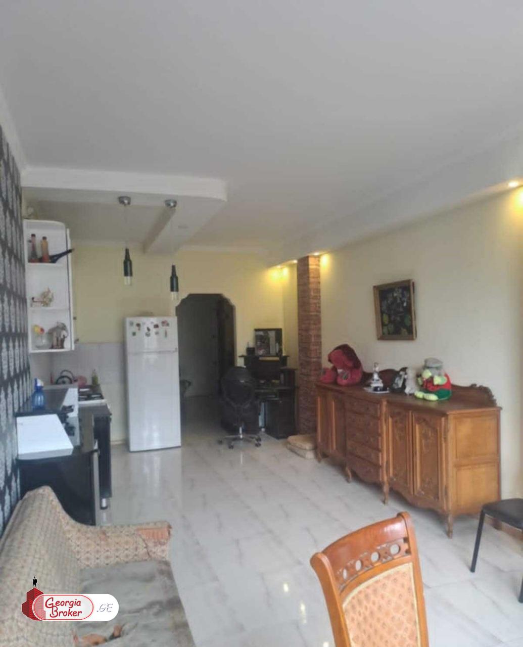 იყიდება ახალი გარემონტებული 4 ოთახიანი ბინა