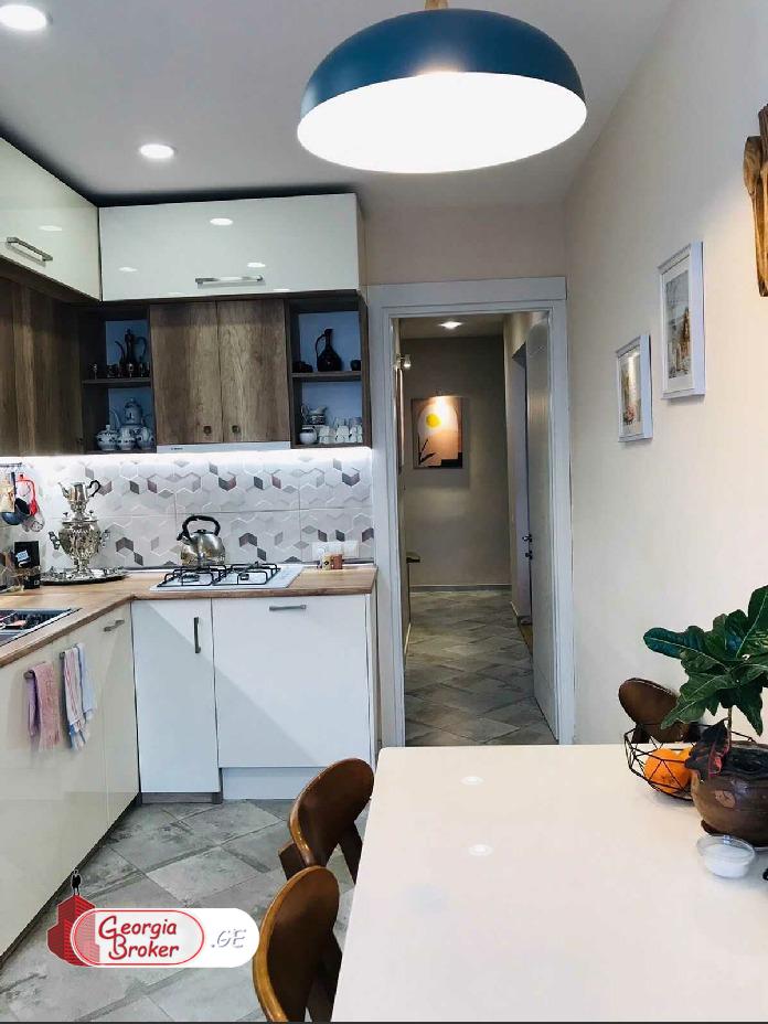 იყიდება ახალი გარემონტებული 4 ოთახიანი ბინა