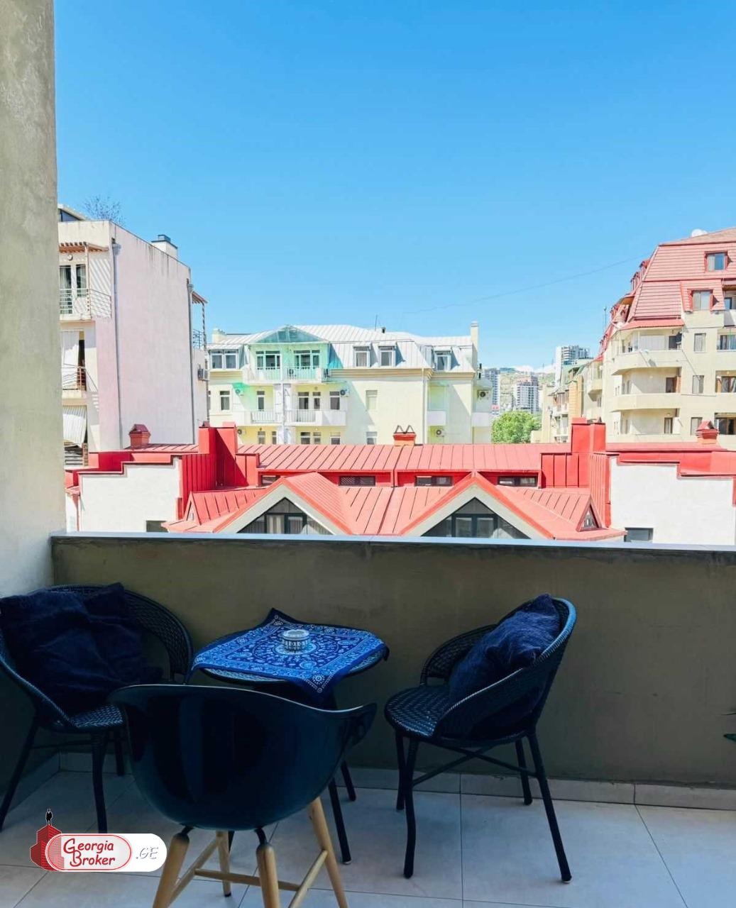 იყიდება ახალი გარემონტებული 7 ოთახიანი ბინა