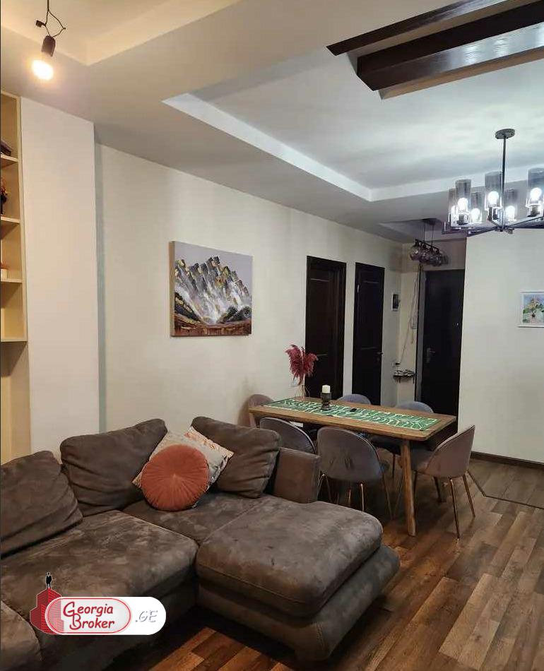 იყიდება ახალი გარემონტებული 4 ოთახიანი ბინა