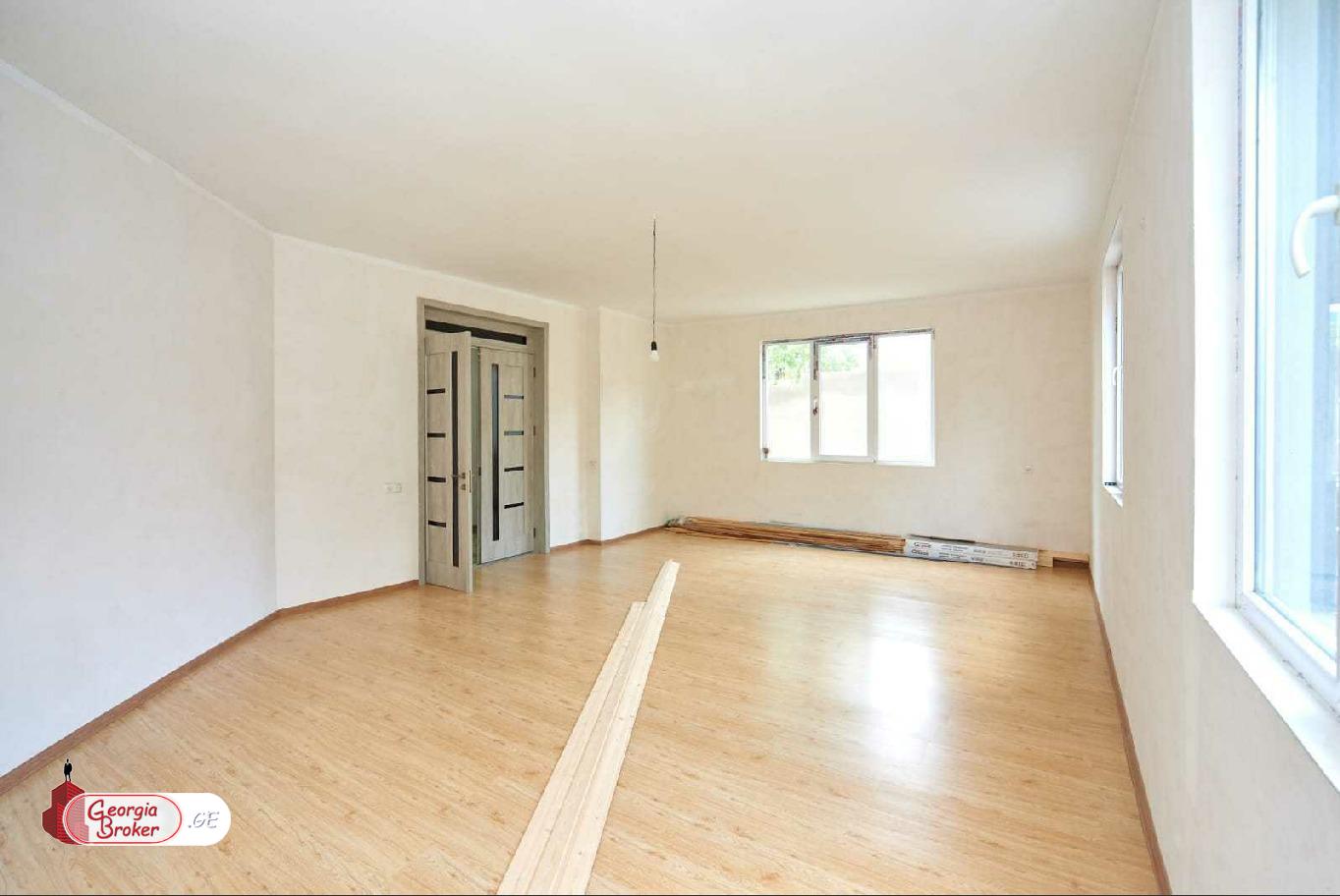 продается дом с новым ремонтом 6-комнат