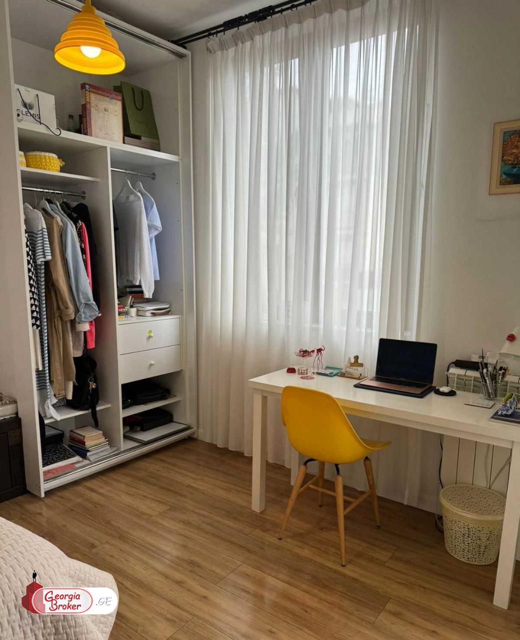 იყიდება ახალი გარემონტებული 7 ოთახიანი ბინა